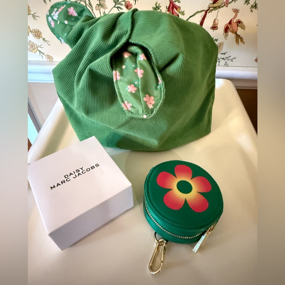 Marc Jacobs Green Floral Pouch and Coin Case - Picture 1 of 4
